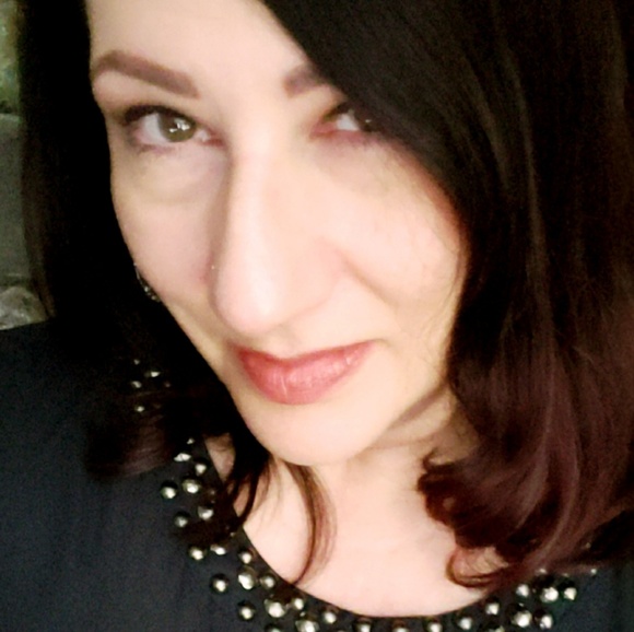 Meet your Posher, Kim - Picture 2 of 2